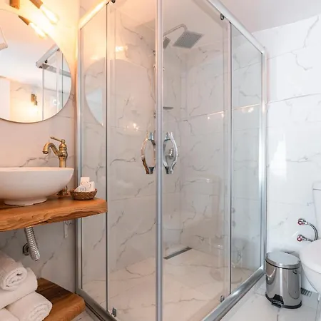 Aya Butik Hotel *